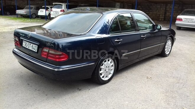 Mercedes E 220 2001, 228,000 km - 2.2 l - Bakı