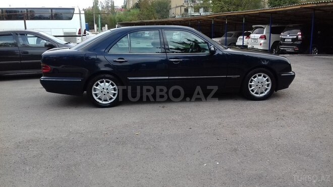 Mercedes E 220 2001, 228,000 km - 2.2 l - Bakı