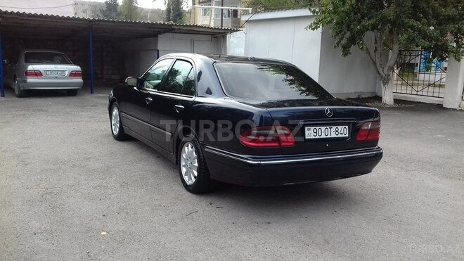 Mercedes E 220 2001, 228,000 km - 2.2 l - Bakı