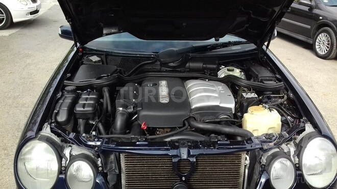 Mercedes E 220 2001, 228,000 km - 2.2 l - Bakı