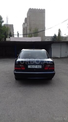 Mercedes E 220 2001, 228,000 km - 2.2 l - Bakı