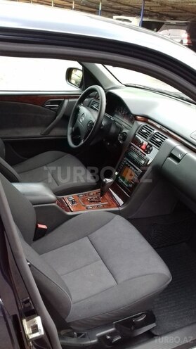 Mercedes E 220 2001, 228,000 km - 2.2 l - Bakı