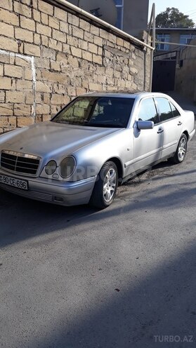 Mercedes E 230 1995, 328,000 km - 2.3 л - Bakı