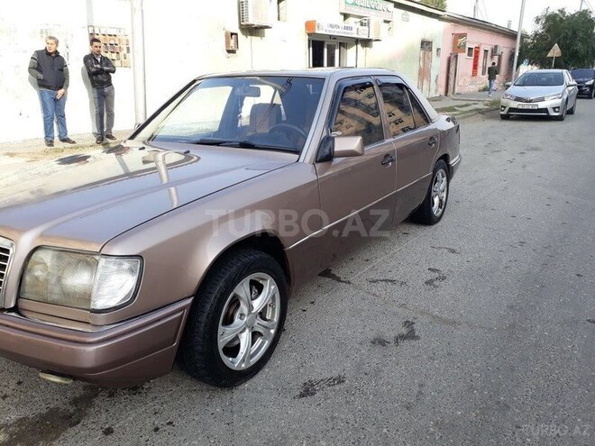 Mercedes E 280 1993, 378,000 km - 2.8 l - Bakı