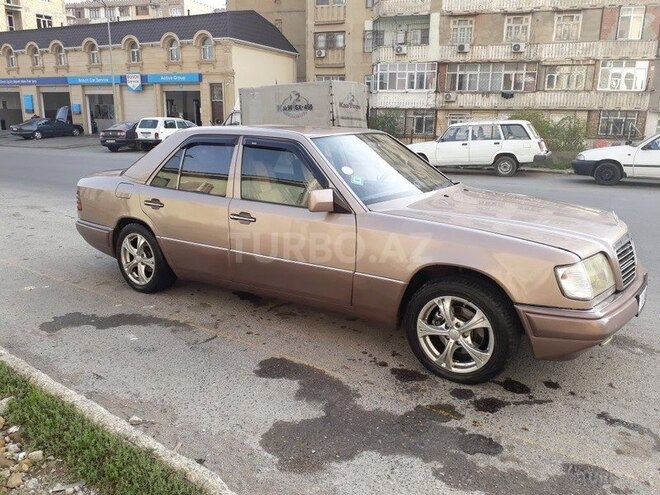 Mercedes E 280 1993, 378,000 km - 2.8 l - Bakı