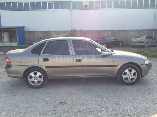 Opel Vectra 1996, 218,000 km - 1.8 л - Bakı