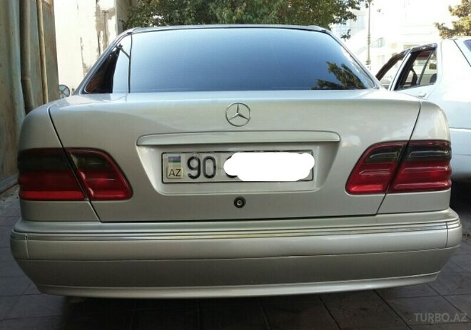 Mercedes E 220 2001, 230,000 km - 2.2 l - Bakı