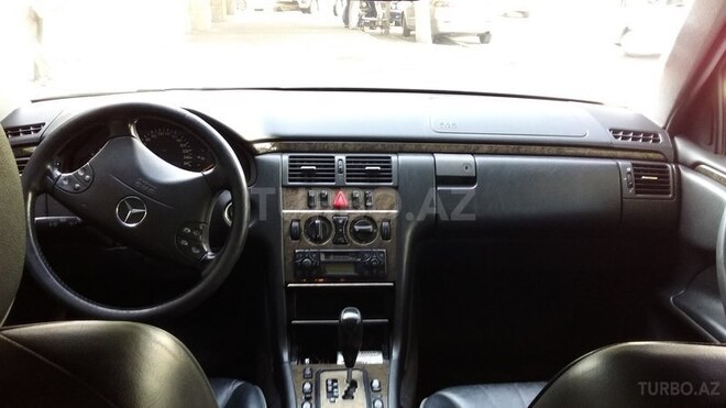 Mercedes E 220 2001, 230,000 km - 2.2 l - Bakı