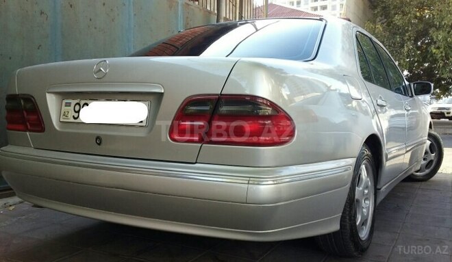 Mercedes E 220 2001, 230,000 km - 2.2 l - Bakı