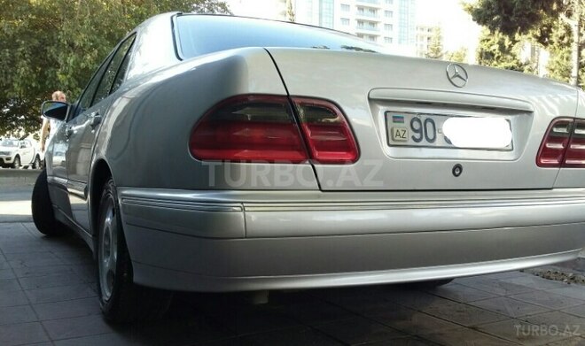 Mercedes E 220 2001, 230,000 km - 2.2 l - Bakı