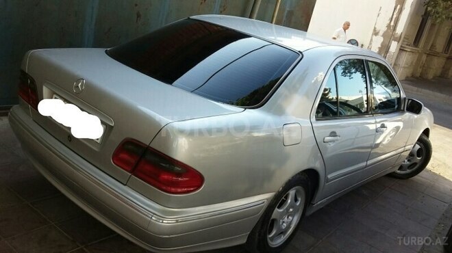 Mercedes E 220 2001, 230,000 km - 2.2 l - Bakı