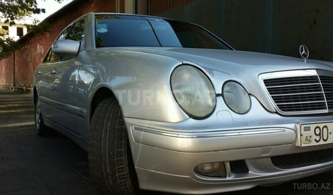 Mercedes E 220 2001, 230,000 km - 2.2 l - Bakı