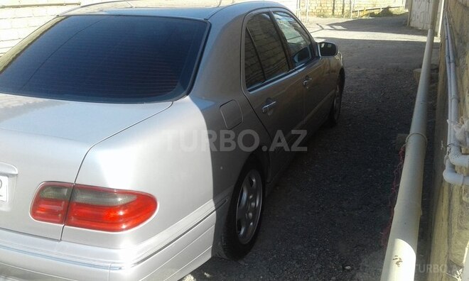 Mercedes E 220 2001, 230,000 km - 2.2 l - Bakı