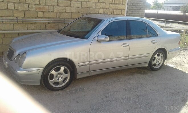 Mercedes E 220 2001, 230,000 km - 2.2 l - Bakı