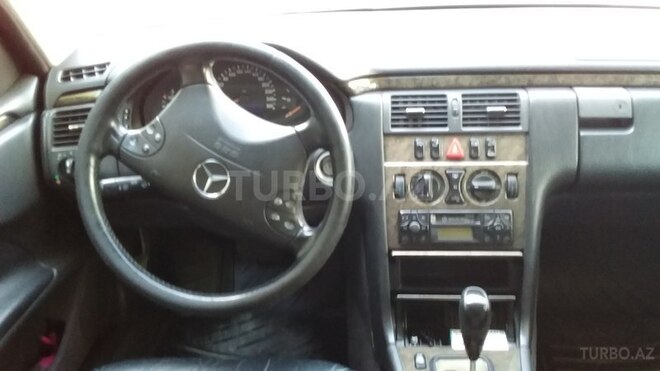Mercedes E 220 2001, 230,000 km - 2.2 l - Bakı