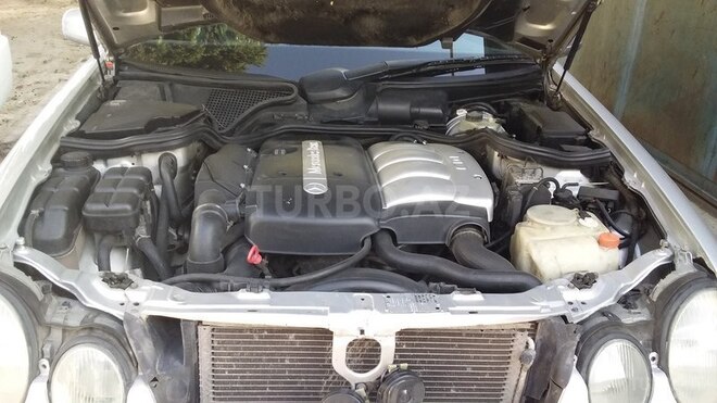Mercedes E 220 2001, 230,000 km - 2.2 l - Bakı