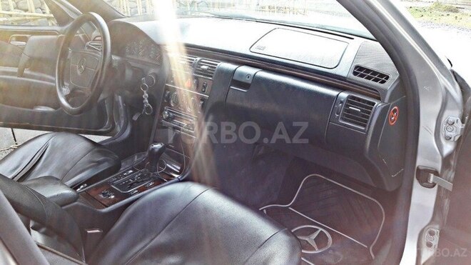 Mercedes E 230 1996, 281,000 km - 2.3 l - Bakı