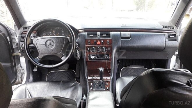 Mercedes E 230 1996, 281,000 km - 2.3 l - Bakı