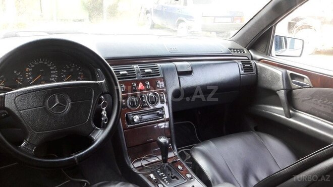 Mercedes E 230 1996, 281,000 km - 2.3 l - Bakı