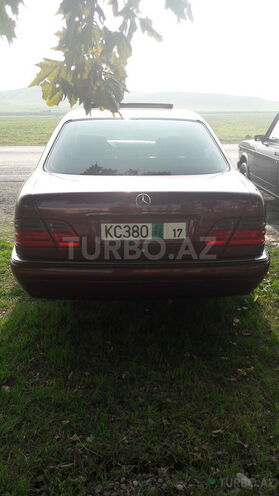 Mercedes E 280 1996, 200,000 km - 2.8 л - Gəncə