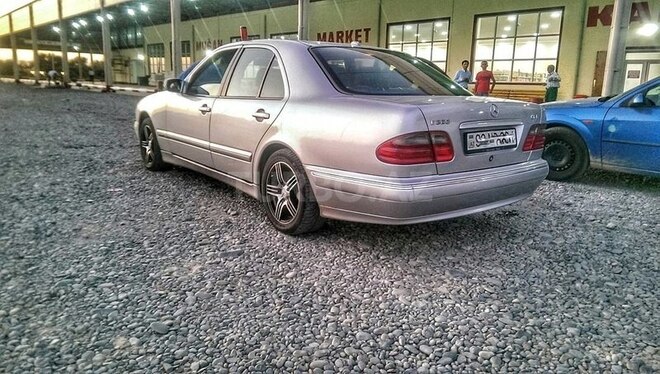 Mercedes E 320 2001, 270,000 km - 3.2 l - Göyçay