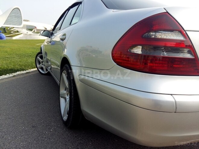 Mercedes E 220 2004, 261,000 km - 2.2 l - Bakı