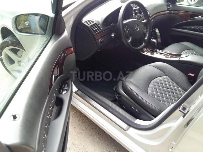 Mercedes E 220 2004, 261,000 km - 2.2 l - Bakı