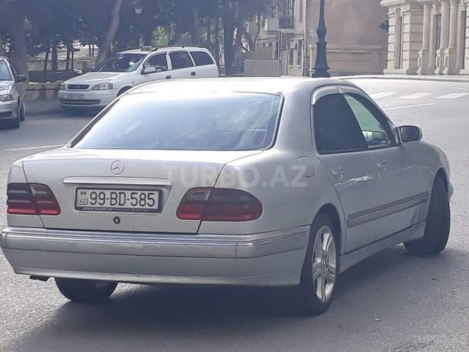Mercedes E 220 2000, 324,503 km - 2.2 l - Bakı
