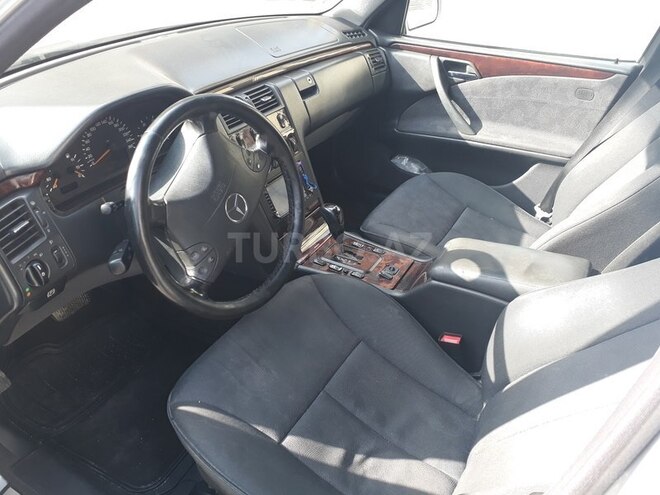 Mercedes E 220 2000, 324,503 km - 2.2 l - Bakı