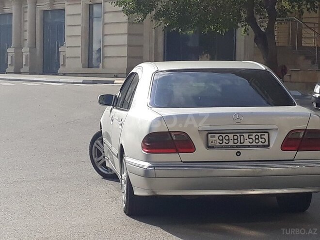 Mercedes E 220 2000, 324,503 km - 2.2 l - Bakı