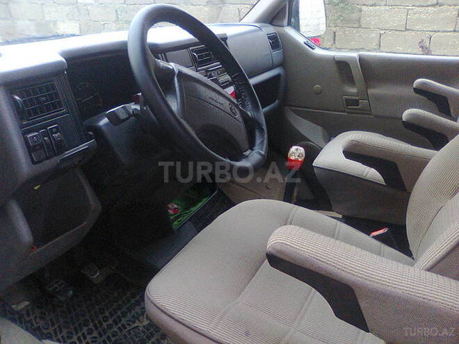 Volkswagen Caravelle 1995, 260,542 km - 2.4 l - Bakı