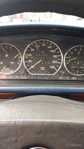 Mercedes E 200 1990, 242,000 km - 2.0 л - Bakı