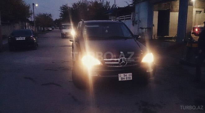 Mercedes ML 320 2002, 142,200 km - 3.2 l - Sabirabad