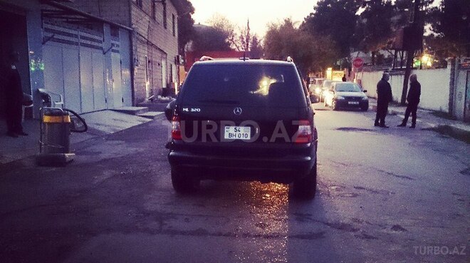 Mercedes ML 320 2002, 142,200 km - 3.2 l - Sabirabad