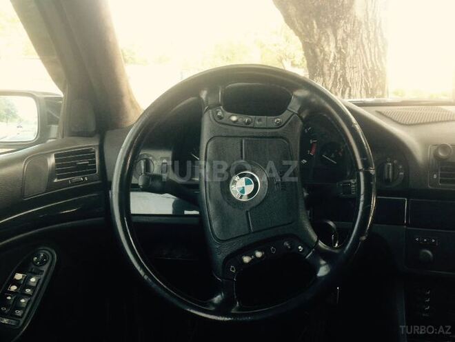 BMW 528 1997, 280,000 km - 2.8 l - Qax