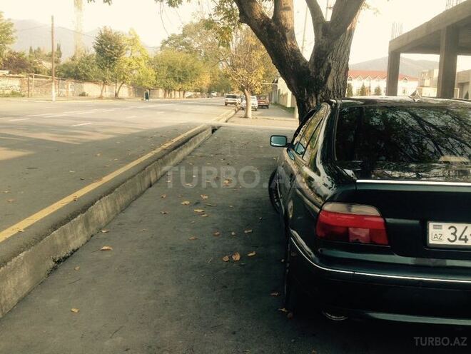 BMW 528 1997, 280,000 km - 2.8 l - Qax