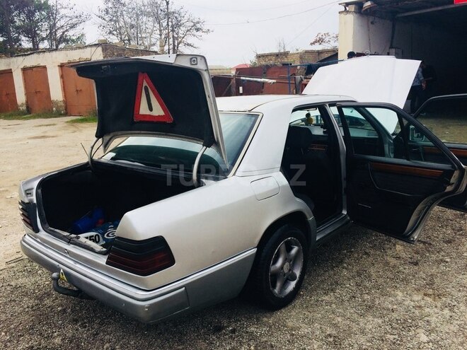 Mercedes E 200 1992, 180,000 km - 0.2 л - Bakı