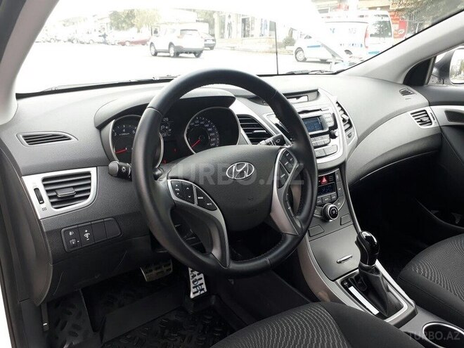 Hyundai Elantra 2015, 25,000 km - 1.8 l - Bakı