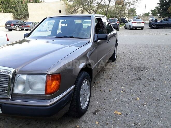 Mercedes E 200 1990, 294,000 km - 2.0 l - Bakı