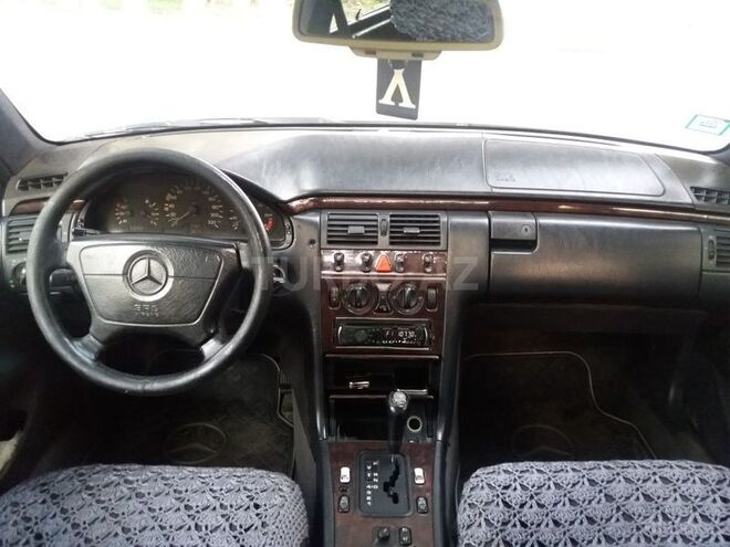 Mercedes E 220 1995, 310,000 km - 2.2 l - Xırdalan