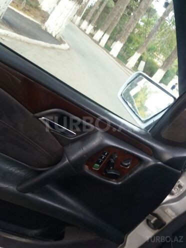 Mercedes E 220 1995, 310,000 km - 2.2 l - Xırdalan