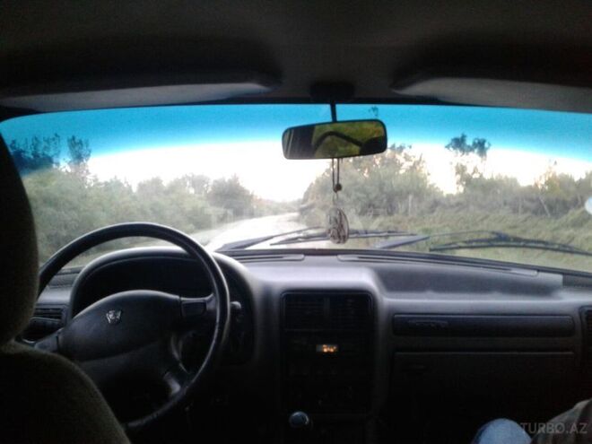 GAZ 3110 1998, 150,592 km - 2.3 l - Ucar