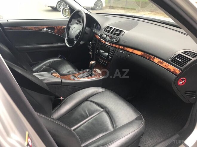 Mercedes E 220 2004, 198,000 km - 2.2 л - Sumqayıt