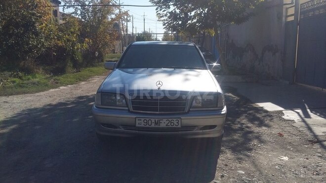 Mercedes C 220 1999, 235,852 km - 2.2 l - Yevlax