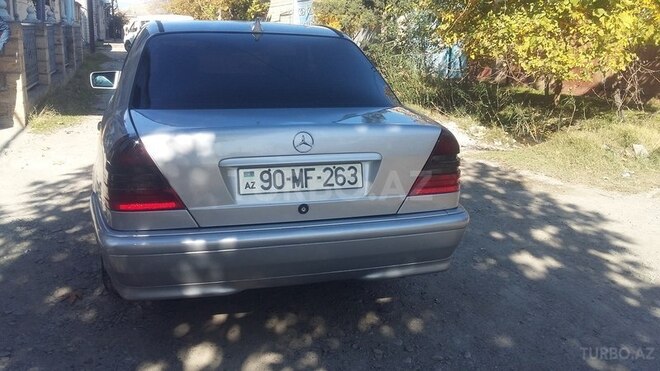 Mercedes C 220 1999, 235,852 km - 2.2 l - Yevlax