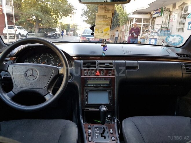 Mercedes E 280 1997, 366,175 km - 2.8 l - Bakı