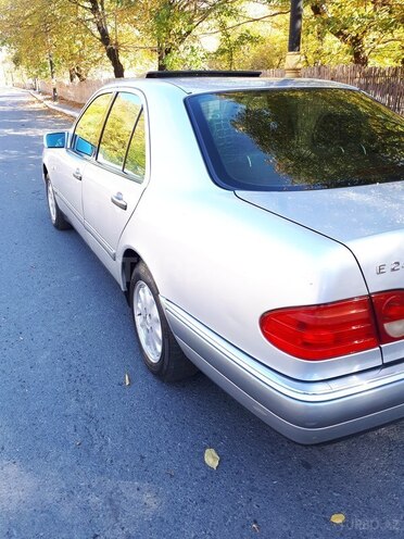 Mercedes E 240 1999, 248,459 km - 2.4 l - Qəbələ