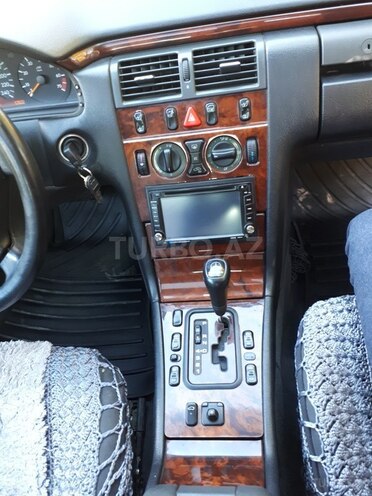 Mercedes E 240 1999, 248,459 km - 2.4 l - Qəbələ