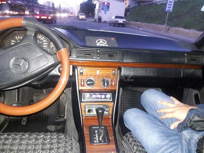 Mercedes E 200 1994, 360,215 km - 2.0 л - Bakı