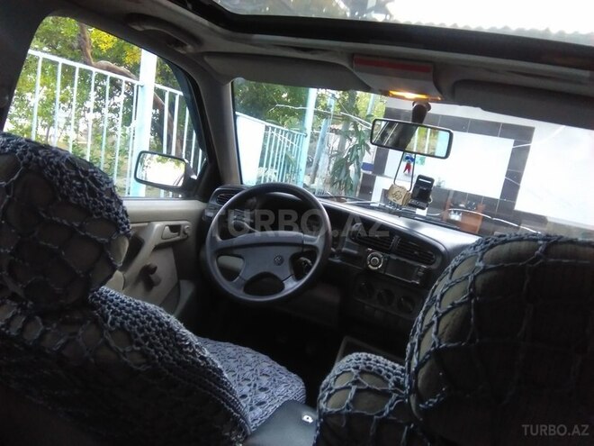 Volkswagen Vento 1992, 180,000 km - 1.8 l - Yevlax